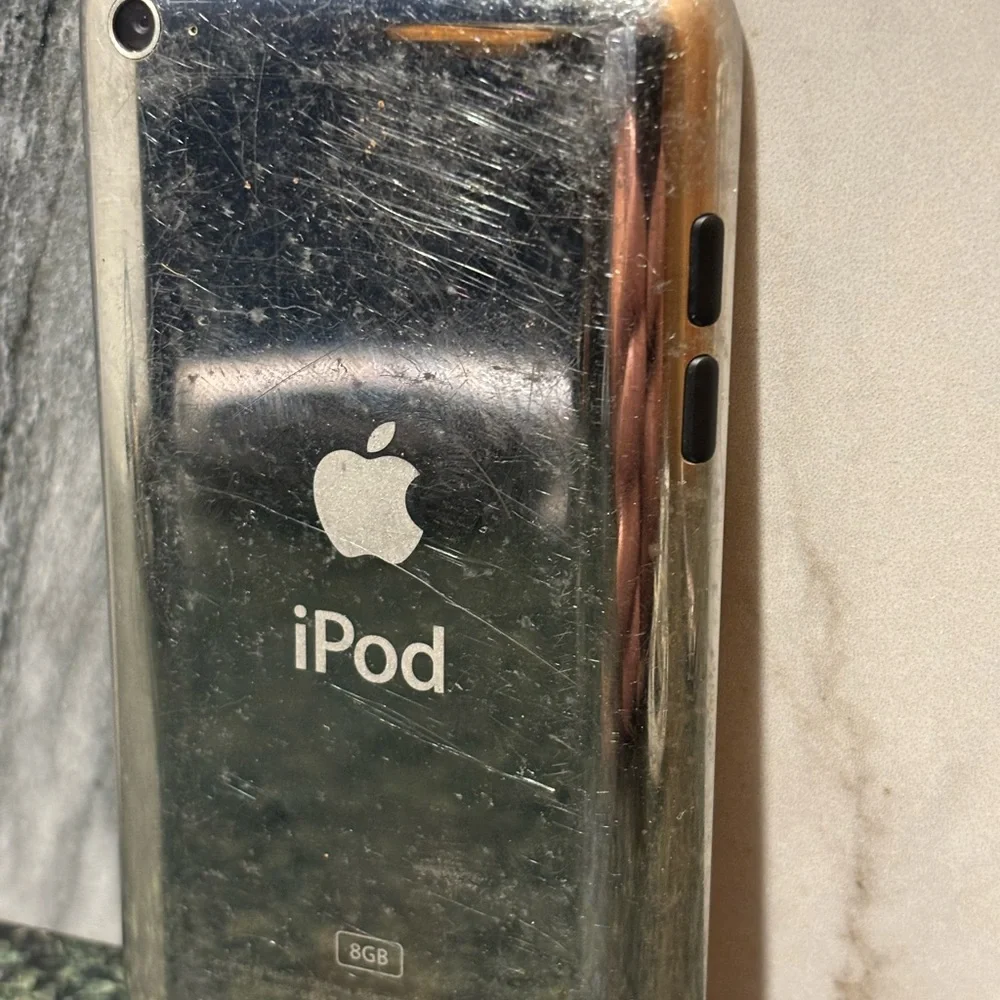 Apple iPod Classic - Silver Metallic Back